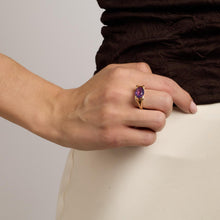 Ring with and synthetic sapphire in 14K Gold size 6¾ - 7¼ | Real