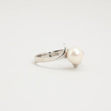 Contemporary Solitaire Pearl Ring, 14K White Gold 585, Round White Pearl, Minimalist Modern Design, Size 5¾