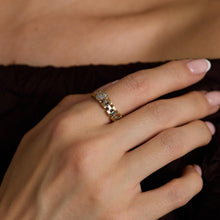 Heart motif cluster ring in 18K gold with small stones (0.06 ct), Size 6¾