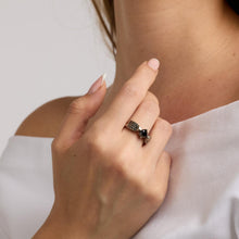 Ring with and diamondwith diamond (0.83 ct) in 18K White gold size