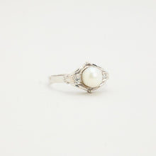 Ring with pearl and diamondwith diamond (0.02 ct) in 14K White gold