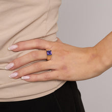 Ring with and synthetic sapphire in 14K Gold size 7¼ | Solid Gold