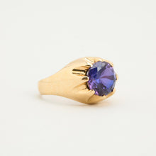 Ring with and synthetic sapphire in 14K Gold size 8 | Vintage Solid