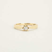 Ring with diamond (0.12 ct) in 14K Gold size 5 | Vintage Solid Gold