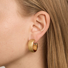 Classic Elegance 18K Solid Gold Earrings, 0.79 inches, Fine Quality, Timeless Design, Luxurious Gold Jewelry