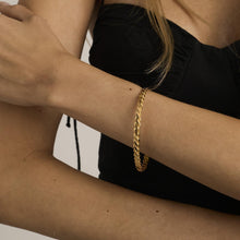 Bangle in 22K Gold, 2.48 inches | Vintage Solid Gold | Fine Jewelry