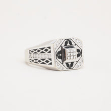 Ring with and enamelwith diamond (0.24 ct) in 14K White gold size