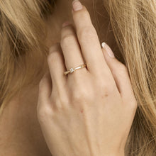 Ring with diamond (0.06 ct) in 14K Gold size 6¾ | Vintage Solid Gold