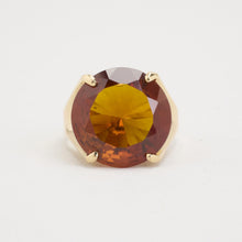 Ring with and synthetic sapphire in 14K Gold size 6 | Vintage Solid