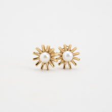 Flower Earrings with and pearl in 14K Gold, 0.39 inches | Solid Gold