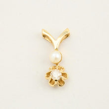 Pendant with and pearlwith diamond (0.19 ct) in 14K Gold, 0.67