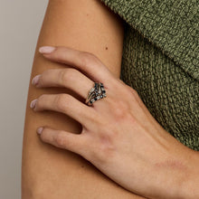 Ring with and sapphirewith diamond (0.31 ct) in 18K White gold