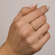 Dulong Ring with diamond (0.11 ct) in 18K Gold size 6¾ | Vintage