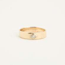 Ring with diamond (0.02 ct) in 14K Gold size 7¼ | Vintage Solid Gold