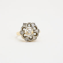 Ring with and pearlwith diamond (0.05 ct) in 18K Gold and white gold