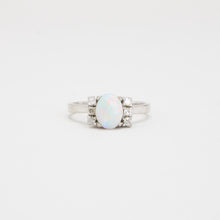 Ring with and opalwith diamond (0.09 ct) in 14K White gold size 7