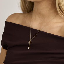 Flower Curb Necklace with diamond (0.3 ct) in 14K Gold, 18.9 inches