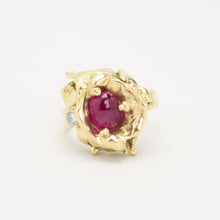 Ring with and synthetic rubywith diamond (0.06 ct) in 14K Gold