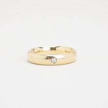 Ring with diamond (0.03 ct) in 14K Gold size 6¾ | Vintage Solid Gold