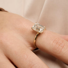Solitaire ring in 18K yellow gold with a large emerald-cut clear stone (5.12 ct), Size 7¼