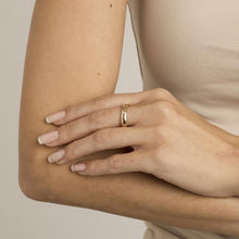 Band ring in 9K gold, with a diamond (0.03 ct), Size 8¾