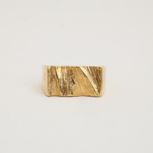 Sculptural band ring in 14K yellow gold, Size 6