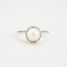 Ring with and pearlwith diamond (0.13 ct) in 14K White gold size 8