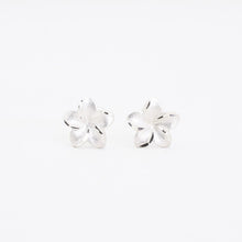 Flower Earrings in 14K White gold, 0.39 inches | Solid Gold
