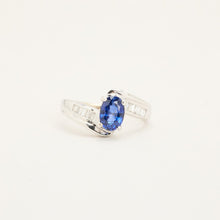 Ring with and sapphirewith diamond (0.11 ct) in 18K White gold