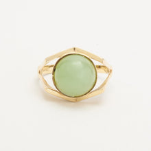 Ring with and jade in 14K Gold size 8¾ | Vintage Solid Gold