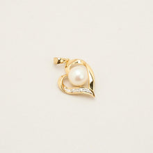 Heart Pendant with and pearlwith diamond (0.01 ct) in 14K Gold, 0.79