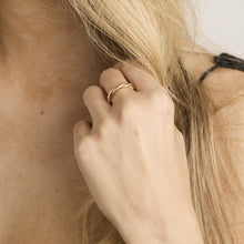 Sculptural twist band in 14K gold, Size 5