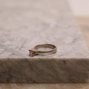 Ring med diamant (0,25 ct) i 14K hvitt gull størrelse 5¼ | Solid gull | Kvalitet Fine Estate smykker | Skandinaviske smykker